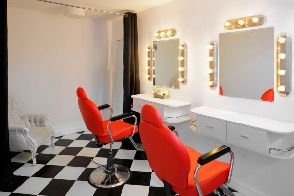 3 Wow Studios Studio rental makeup room